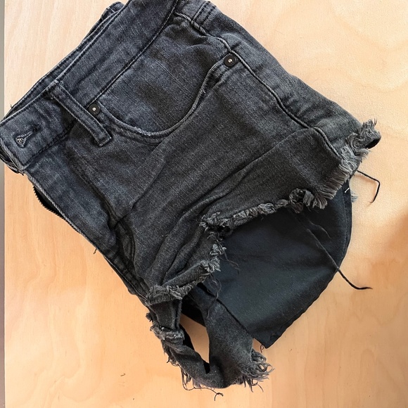 Mossimo Super Stretch High Rise Black Denim Shorts - Size 6/28 - Picture 9 of 13